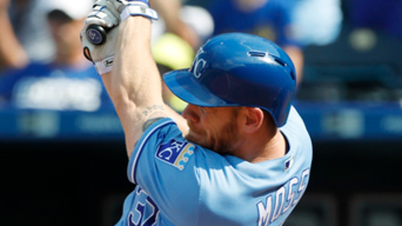 Royals beat White Sox 5-4, extending Chicago's skid to 9 (Jul 23, 2017)